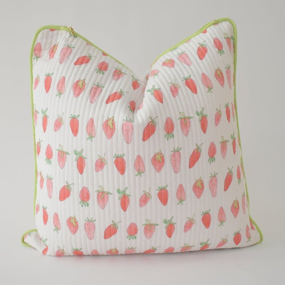Oversized Pillow, Strawberry
